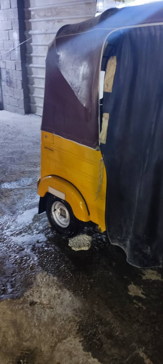 سلام عليكم تكتك للبيع باجاج موديل 19شهر11 سعر 6400وبيه مجال ***********
