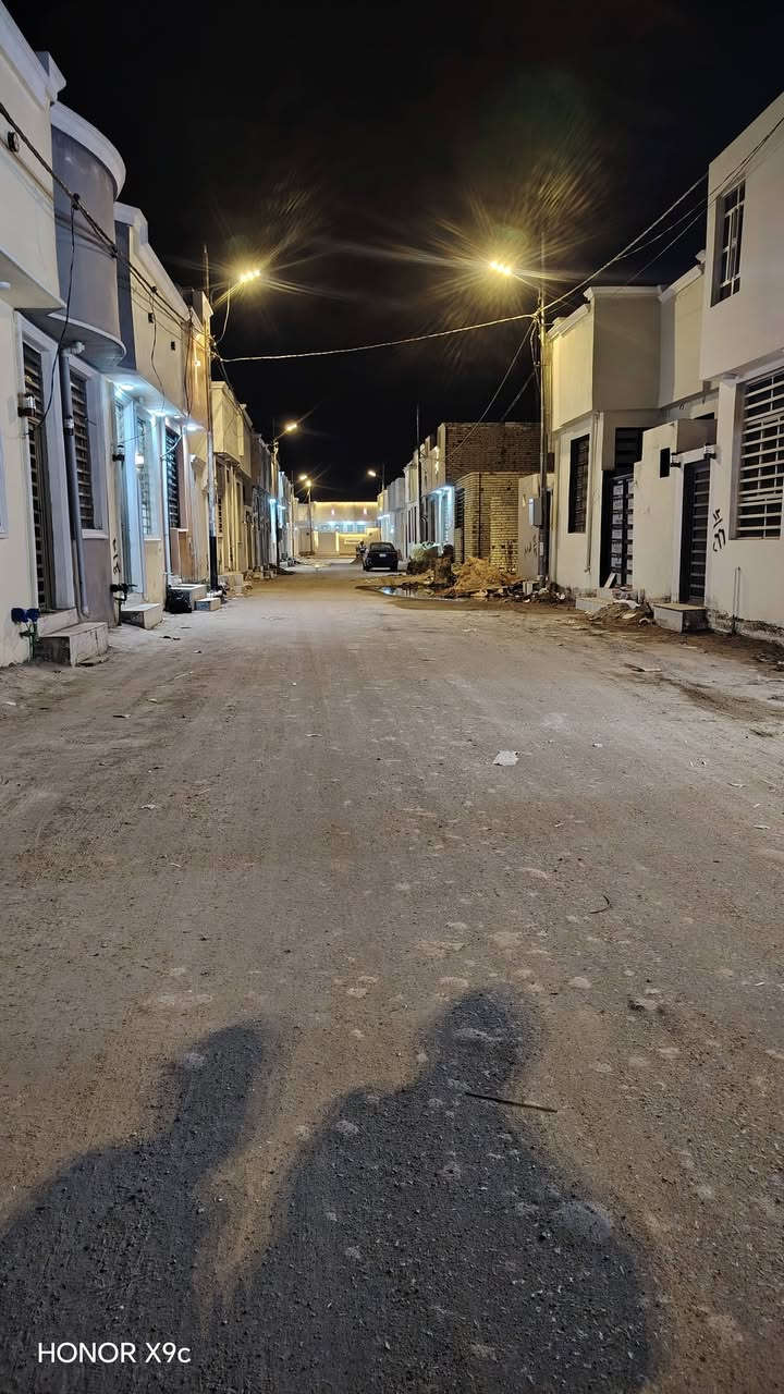 يعلن مكتب الاصدقاء للعقار ولمقاولات العامه 🏡🏡🏡

بيت البيع مساحته 100 مربعه طابوزراعي سند 25اقرار محكمه ثاني يوم مداور 🏡🏡🏡

الموقع////نجف شرع الصب عمود 327 قريب عل شارع 🏡
يبعد عن شارع 100
مشمول بل تطويب قرار 320👍👍👍👍🏡

كافت الخدمات ////🏡🏡
(ماء) (كهرباء) (مدارس حكوميه وهليه) (شوارع تبليط الحد الباب) نت كيبل ضوي 🖥️🖥️

البناء/////👌👌
ساس وسقف صب مركزي //البناء طبوق جمهوري //رضيات بورسلين جدران سراميك هندي 🏡🏡🏡

يتكون البيت من🏡🏡👇
كراج كبير /ستقبال /صاله /مطبخ /غرف نوم عدد2 🏡🏡
حمامات دخليه وخارجيه 🏡🏡
الاتصال على الرقم (***********) واتساب
