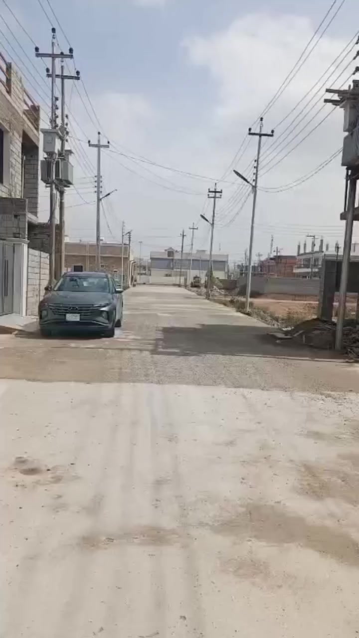 منزل للبيع في مجمع ضفاف ديالى ..تقاطع الوثبة الطريق المؤدي الى قرية الهويدر .. المنزل 10*10 كلش حلو وينفع نضام مشتملات لان درج خارجي والسعر /120/مليون وبي مجال عمولة اتصل على الرقم ***********
