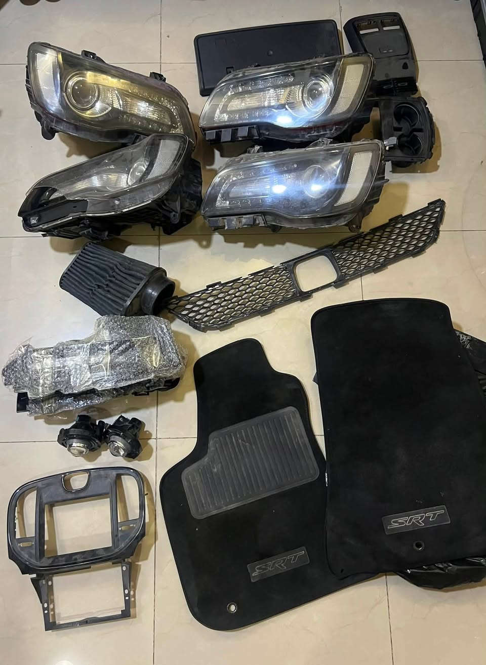غراض للبيع
لايتات داينمك اصلي بيهن تصليح لونهن واضح بلصور
 
لايتات عاديات اصليات شغالات بيهن تصليح وتك بي كسر 

لدات اصليات + بلوجكترات هن وكفراتهن وفيشهن كاملات 

شوتة موبار اصلي نضافة 75‎%‎ 

كاعيات srt اصلي 

شباك ابو الرادار مال اوباما 

شفقة جامة خلفية مال اوباما 

ديكور خلفي كامل + حافظة كلاصات عادية 

مكاني بغداد الي تفيدة يدخل ع الخاص


**إذا كنت صاحب هذا الإعلان وتريد حذفه لأي سبب، رجاءا أرسل رسالة إلى الدعم الفني**