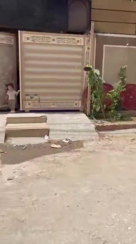 بيت للبيع مساحه 150متركربلاء الجاير حي المثالي مقابيل اسواق برتقاله يبعد عن مركز المدينه واحد كيلو عشر دقايق بسياره 
يتكون البيت من طارمه وحديقه ومطبخ وصاله وغرفه استقبال وصحيات ومنور الطابق الثاني غرفتين نوم وصحيات وسطح 
***********
السعر 180ملون وقابل لتفاوض
