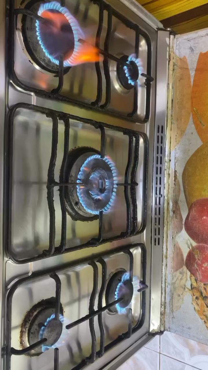 هلو بنات طباخ كريازي ٥ عيون شغال مثل ما موضح بالصورة بس الفرن ميشتغل ماعرف داخل بي وصاخه يمكن  وميشتغل سعره ٢٠٠ ألف مع المجال البسيط مكان الشعب  حي الديوان


**إذا كنت صاحب هذا الإعلان وتريد حذفه لأي سبب، رجاءا أرسل رسالة إلى الدعم الفني**