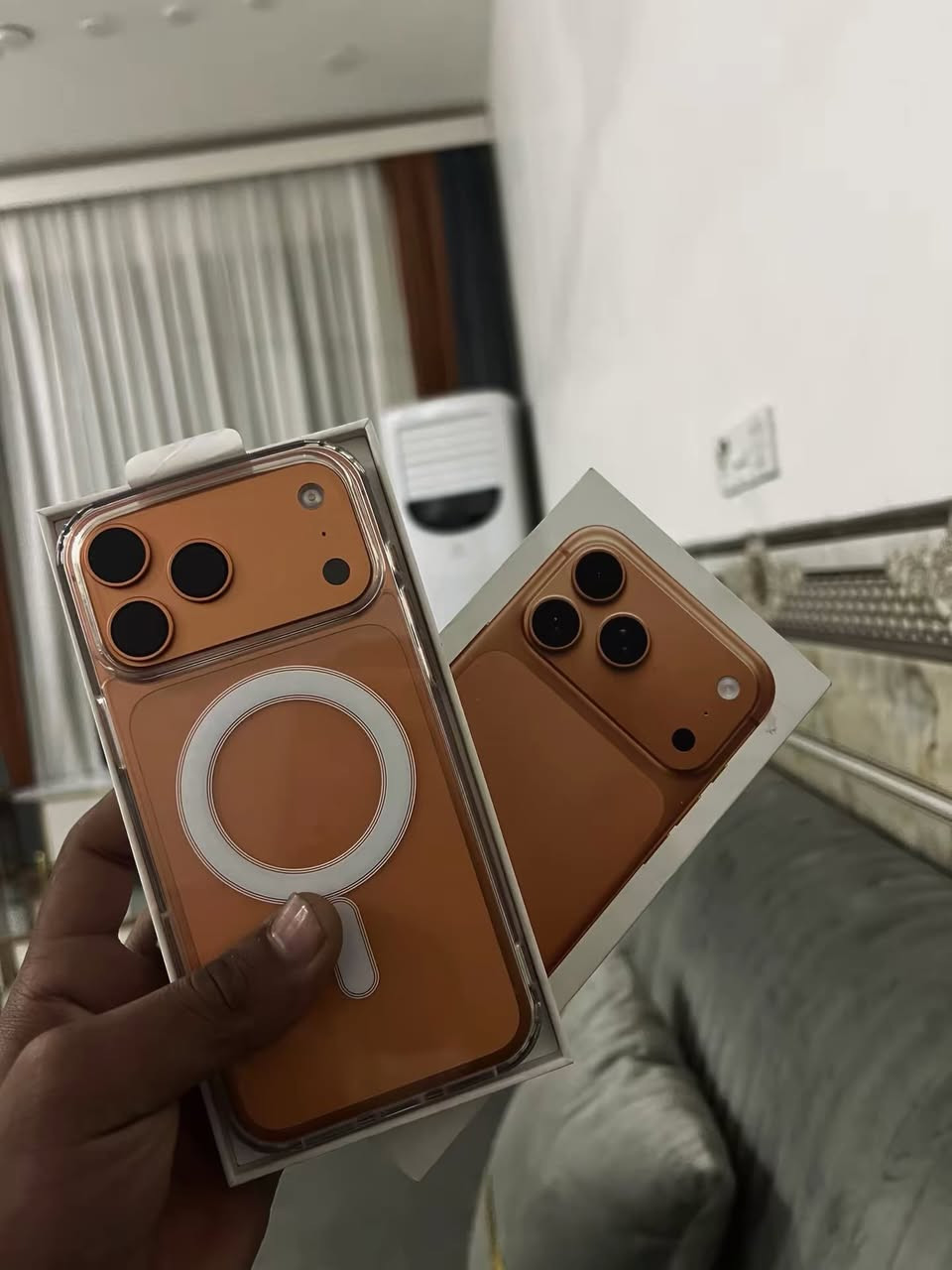 سلام عليكم ايفون 17Pro max ذاكره 256 ZAمشحون 40مره ويا لزگه و 6كفرات و عدسات اصليه نسخه شريحه للبيع1925  ناصريه رفاعي ***********
