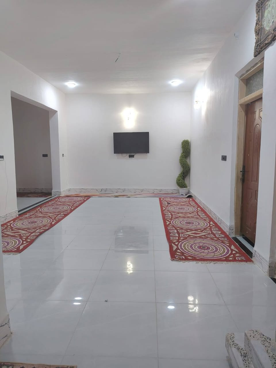 بيت جديد للبيع حي لأمين مساحته 200 م بناء 2غرف وصاله مطبخ واستقبال وحمام طارمه حلوه تفاصيل أكثر على رقم ***********
