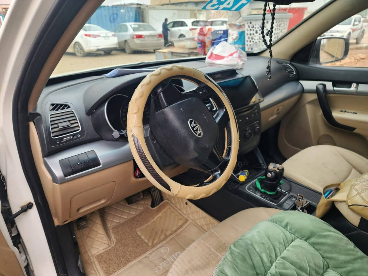 سورنتو 2014 خليجي
السونار مرفق مع الصور
مكينه 6 سلندر 
الرقم الدولي شمالي
كفاله عده شبر بارد 
مأشر عليه بالصور
تبريد 3 قطع
7 راكب
داش كام
حساسات خلفي
تخم تاير 
مكان السياره الديوانيه البدير للتواصل
ماسنجر واتساب موجود
موبايل ***********
