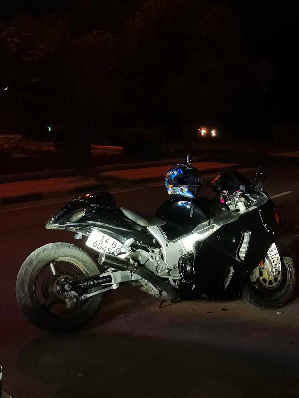 دراجة هايبوزا 2005 للبيع
1-عليها اضافات تطوالة خلفية من وكالة ارشا اصلية
تكدر تفتحها بيدك وتكدر تبقيها يعني قطع مو لحيم
2-خلفيته محدث جيل ثاني وكل الشغل بلادي
3- يدات ذهبية اصلية 
4-المحرك علية ادامة ايم شركة الحسام من دهن وماي راديتر ونوزلات وبلكات وباتري جديد بلاضافة الئ تاير خلفي جديد
5-الدراجة مكفولة كفالة عامة من التاير للتاير كير محرك لا تنقيص ولا تبخير وممفتوحة بلادية
6-الدراجة مرقمة وسنوية باسمي يعني تحويل ثاني يوم ولوحات جدد نكليزي ومكملة من هزة وفحص كلشي
7-السعر المطلوب 42 ورقة قفل 
8-المكان بغداد ابو غريب
9-للاتصال والاستفسار ***********
