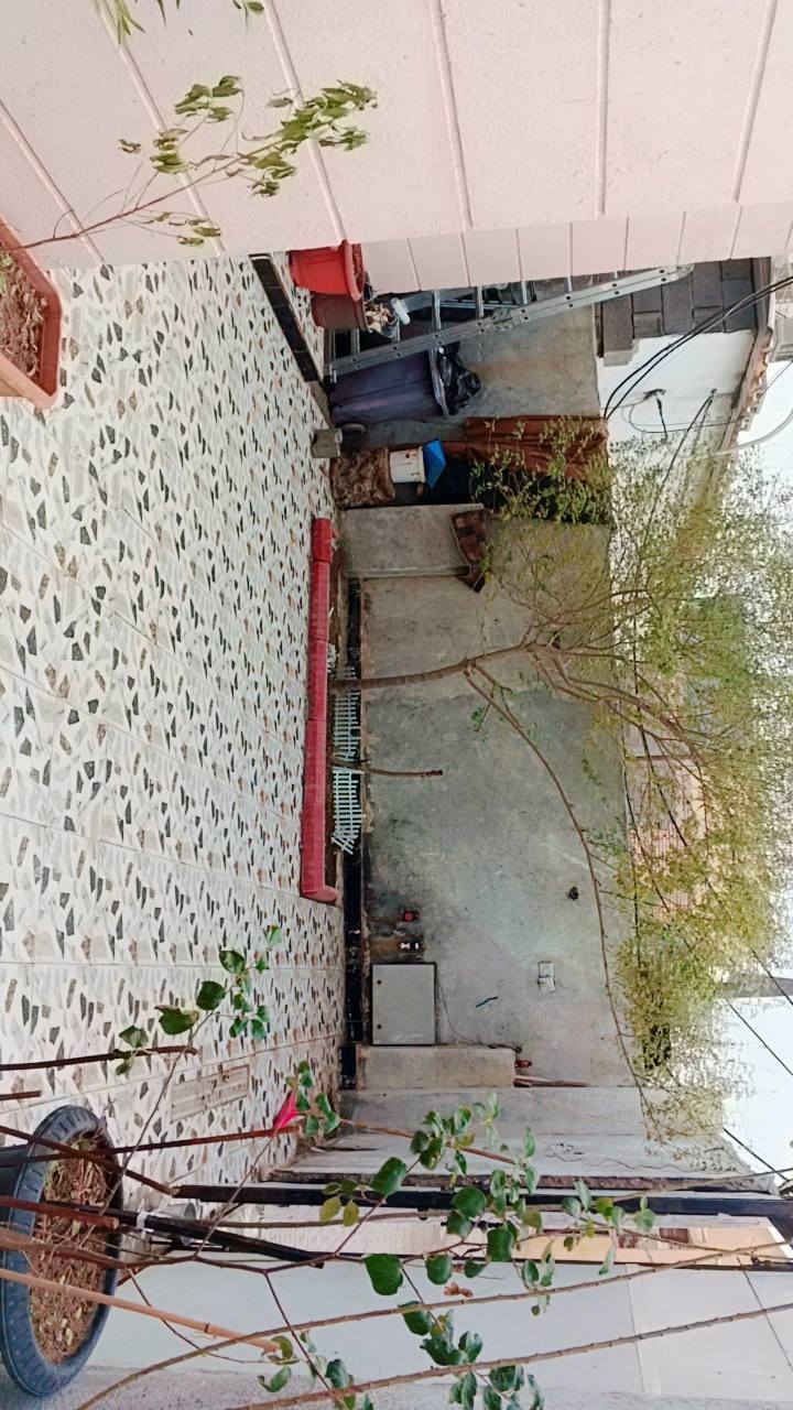 سلام عليكم بيت للبيع طابو زراعي مساحه 170 التنومه جرف الملح أو حي الغدير يحتوي ع استقبل 5*5و غرفتان 4-4و5-4ومطبخ4*4وهول 6*5وحمام وتواليت مشترك داخلي غربي 3*2و تواليت خارجي مع طارمه كبيره  وحديقه وشارع مقرنص ومجاري شارع متكامل وجيران طيبين وبناء حديث  قريب ع سوق وجسر الايطالي وشارع الإطفاء موقع جيد وهذا رقمي ***********
