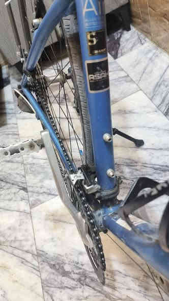 بايسكل ماركه جاينت الالمانيه GIANT البايسكل كامل ألمنيوم بلادي بالكامل خفيف جدا ونضيف بالكامل السستم أو النظام شيمانو سرام 8x3 ثمانيه نمر خلفيه وثلاثة نمر اماميه مكاني بغداد الحريه السعر 180.. يجي وياه جوابه عدد اثنين وتايرات عدد ثنين بلاديه وسيبايه...
