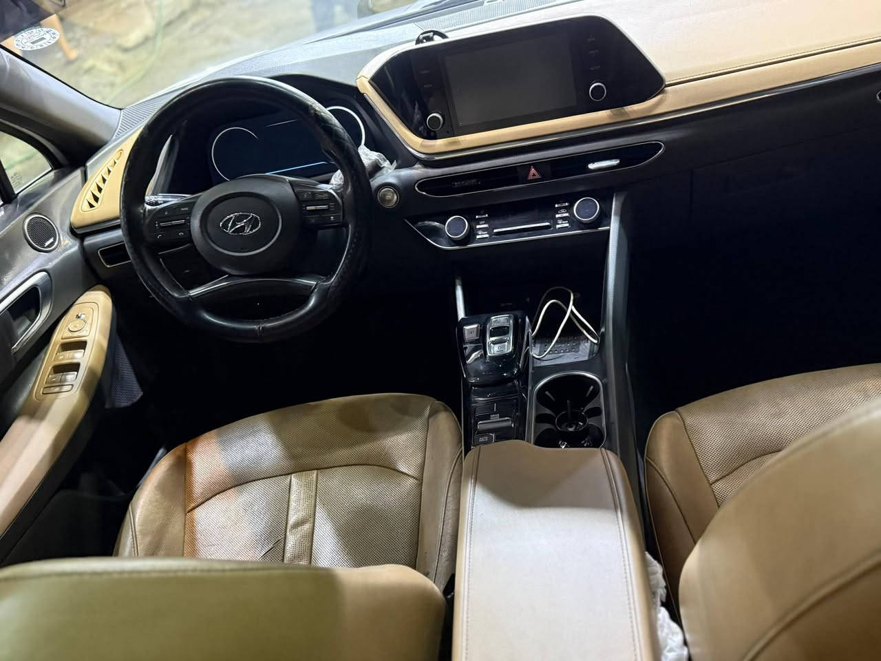 سوناتا امريكي 2020
محرك 2500 -( قبق جنطة فقط بدون دواخل وبل عراق جاملغ امامي جهة السايق مبدل 

 بدون دواخل

بدون ايرباك( ايرباك سليم ) 

ماشيه 85الف كيلو
بانوراما السقف اسود
بصمه

ويل كروم 

داخل لونين 

دبل شاشه

شاشه كار بلي 

كيج دجيتل

كير بيانو

تشغيل عن بعد

نظام سبورت

فول رادار امامي و خلفي 

مانع حوادث

كاميرا

قياده ذاتي

تحديد المسار

نقطة العمياء

لايت زيون

لايت ليد

حساس خلفي

كشن  هيتر

كشن  كهربائي

حجر كزوز بلادي

‏‭ ***********
المكان بغداد بلديات
