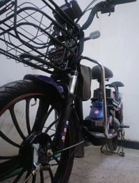 دراجة شحن للبيع الدراجة نقص بيهة بس بطاريات السعر 200وبيهة مجال للشراي...