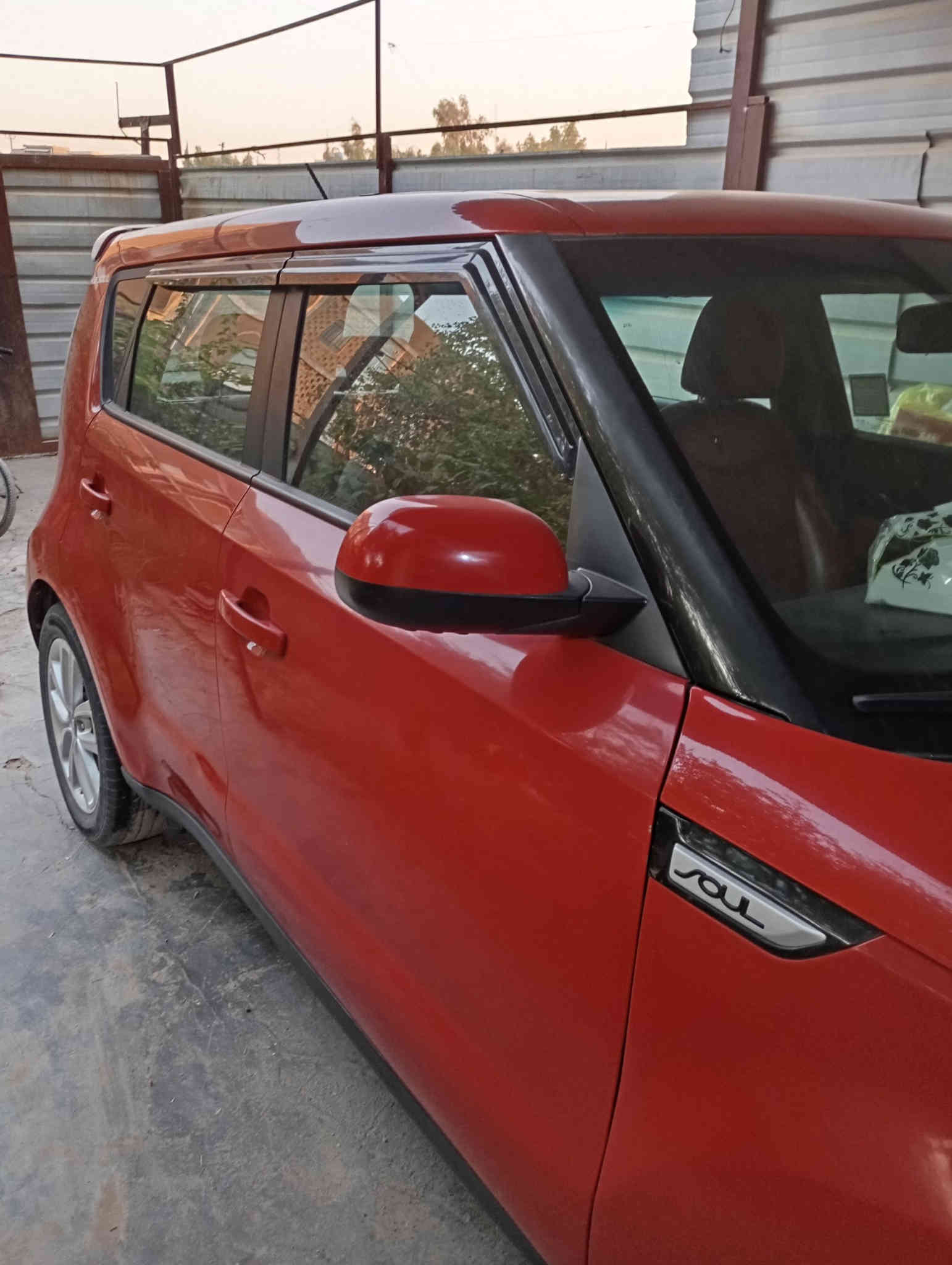 للبيع كيا صول موديل 2017محرك 2000 ماشية 82 سيارة جدا نظيفة شرط تشوف وتفحص وتحكم مال بيت باسمي كير محرك تبريد كفالة عامة تبريد ميكانيكي تحكم ستيرن جهتين شاشه كبيرة كاميرا دوارة كشنات جلد احمر مطعم باسود السيارة ناعمة وبالعافية عاللي ياخذها للاتصال *********** مكاني بغداد
