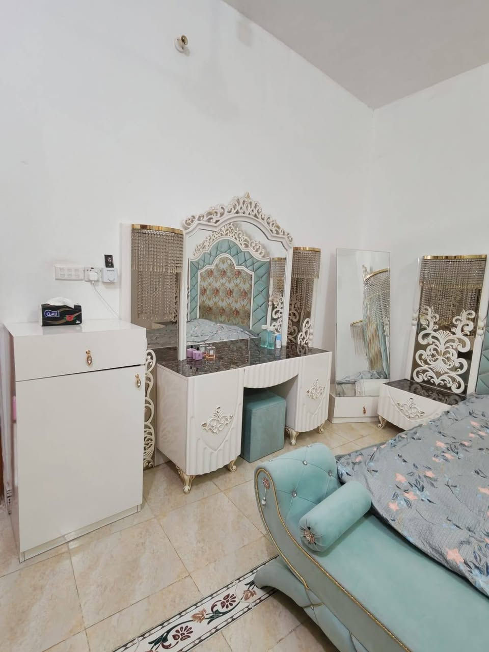 سلام عليكم شباب بنات غرفه للبيع تركي تركي درجة اولى اخت الجديده استعمال قليل هذا رقم صاحب الغرفه *********** بي واتساب خاص ما اجاوب مكاني السماوه 950 الف او بيهه مجال
