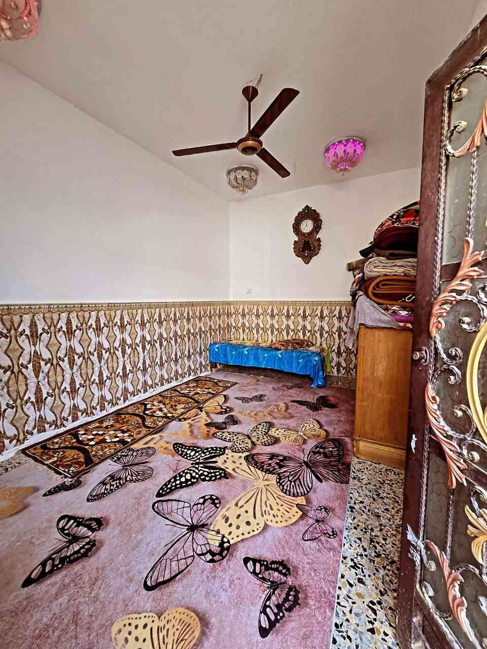 ١٠٠م درجه اولى اساس وسقف صب كونكريت بناء طابوك  ٣٥مليون يحتوي على غرفتين نوم صاله مطبخ صحيات استقبال   الطابق الارضي جاهز الغرفه الثانيه  بدون سقف فقط.   الدار جاهز. كاشي سيراميك بورك  مثل ماموضح في الفيديو  عنوان الدار  النجف الأشرف كوفه براكيه خلف مدارس السفير وافاق العلم.   قرب شارع علكم.    عنوان المكتب الكوفة شارع المعمل قرب شارع المطار القديم مجاور صيدليه بلال مقابل صيدليه زحل جوار شارع سيد حبيب 
***********
***********
