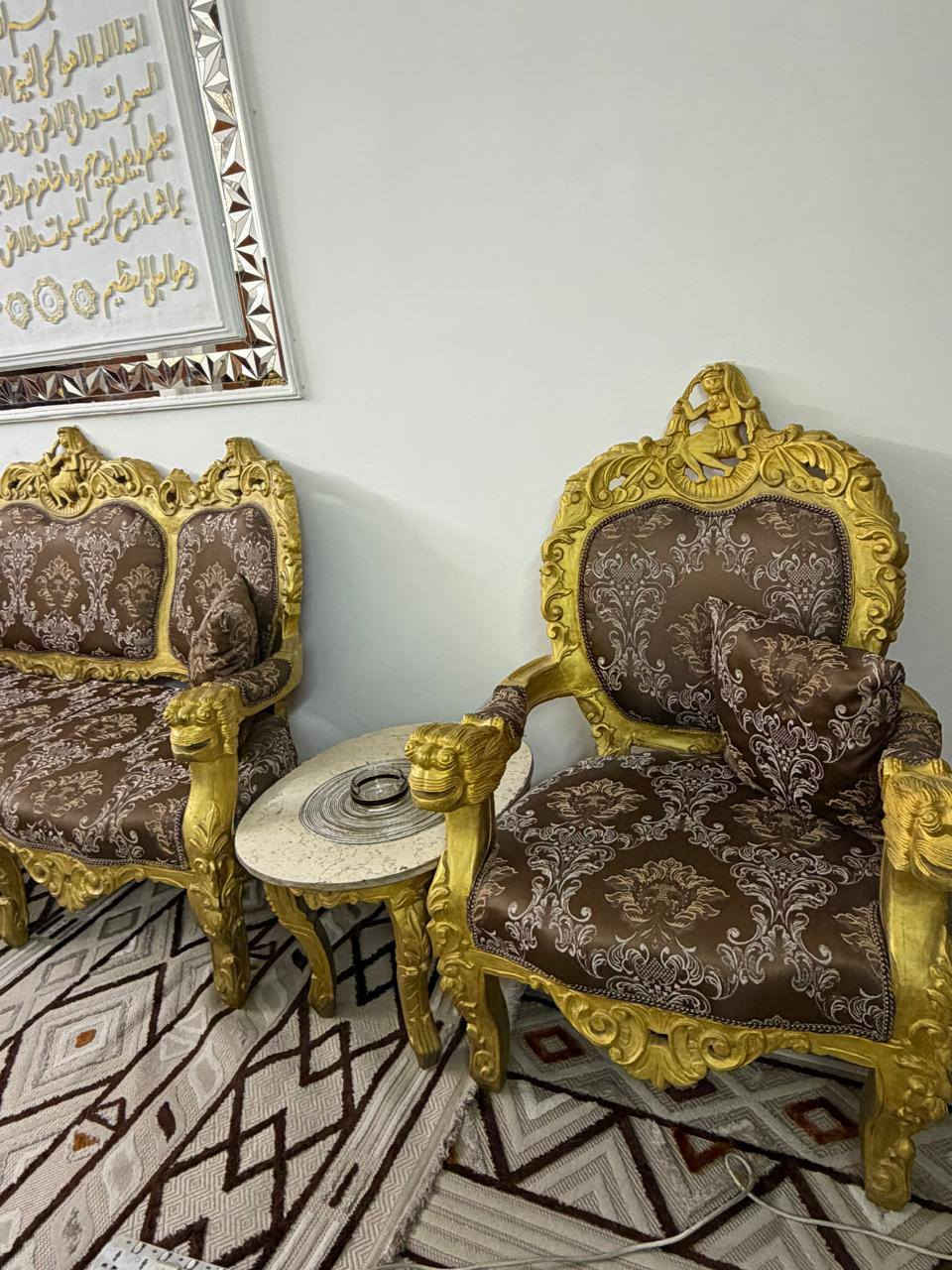 تخم قنفات ١٠مقاعد +٥طبلات مرمر .نظيف جدا نوع الخشب زان السعر٦٠٠ للأستفسار.خاص او اتصال.
***********
