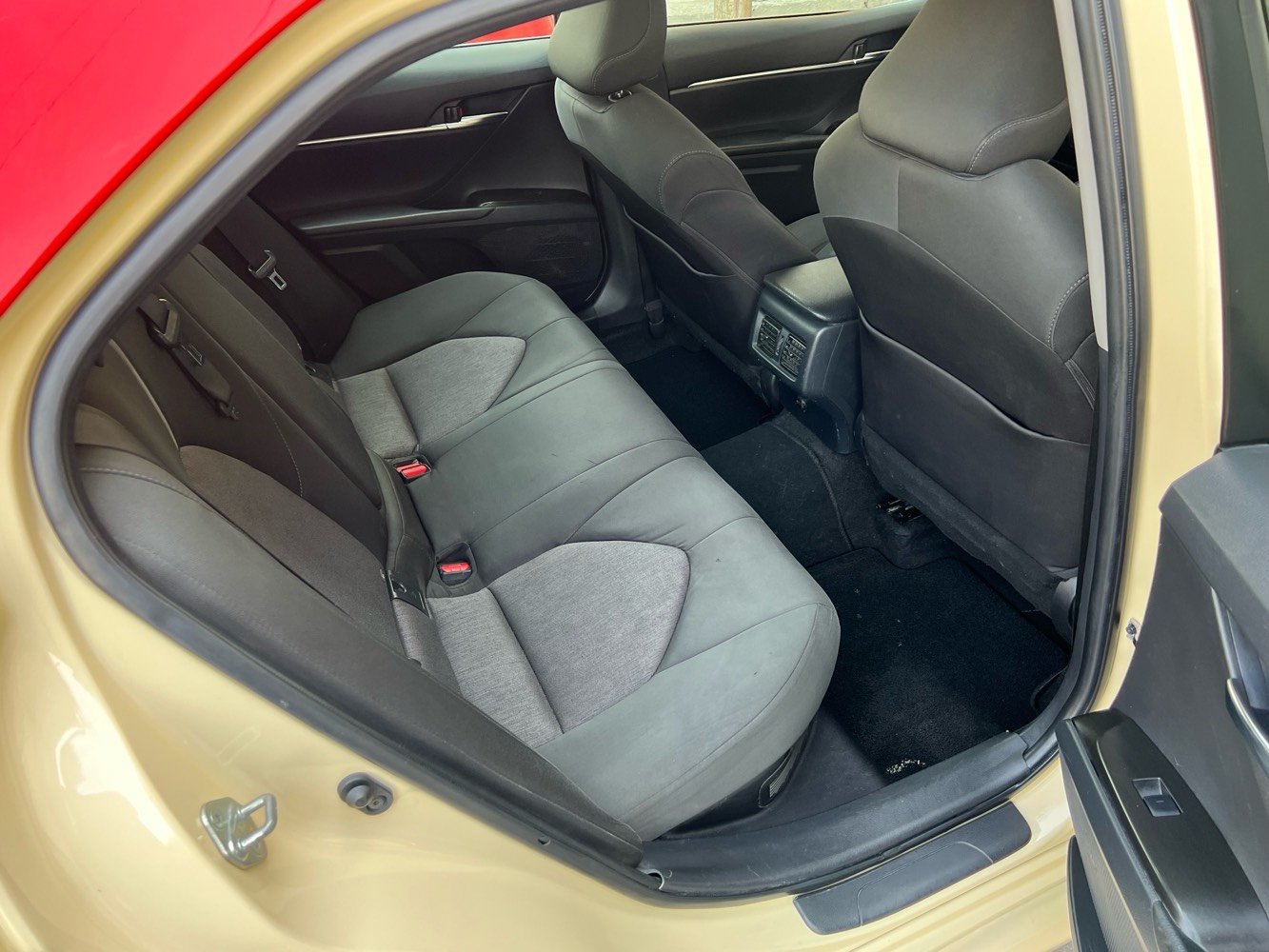 كامري موديل2023اصل السيارة مكفوله ما عده باب بي تصليح مكان السيارة بغداد الطالبيه