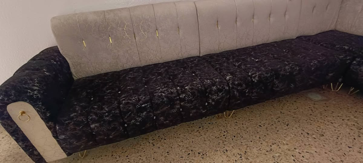 ديوان للبيع نظيف 
السعر ٣٧٥ الف


**إذا كنت صاحب هذا الإعلان وتريد حذفه لأي سبب، رجاءا أرسل رسالة إلى الدعم الفني**