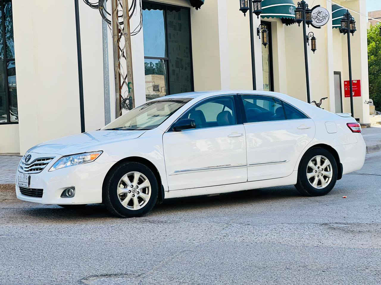 تيوته كامري مديل 2007 سعر 79 قابل للتفاوض الاستفسار اتصل ***********  مكفوله من ضربه وتبديل سياره بيه حزام صبق الجماليه مواصفات شاشه كبيره كامره خلفيه تحكم ستيرن داخل بيجي حساسات أمامي وخلفي مكينه اربعه سلندر 2400 مكينه وكير مكفولات حداديه جديده تخم تاير جديد تبريد ثلج ❄ رقم كربلاء مشروع وطني سنويه ل29مكان سياره كربلاء
