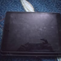 ايباد ٩ ذاكره ٦٤ اخو الجديد نضافه 99٪بي طخه خفيفه بالشاصي مثل ما موضح ...