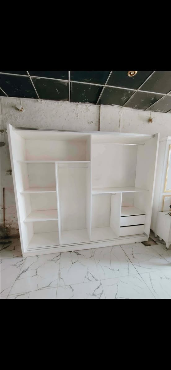 سلام عليكم غرفة نوم 8 قطع للبيع (450) وبيها مجال مكاني بغداد الحرية ***********
