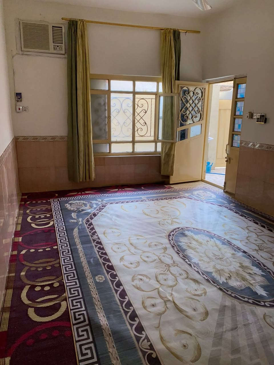 السلام عليكم
بيت في كربلاء المقدسة ١٠٠ متر زراعي قريب على الامام الحسين يبعد عن الامام اذا مشي . ادقايق واذا سياره دقايق واجة البيت ٧ونص يحتوي اغرف ومطبخ وصاله مع مخزن و ٣ صحيات مع اثاث المطبخ و٢ مكيفات البيت نظيف قريب عل كراج بغداد ومزرعة الجعفري +964 780 026 2676


**إذا كنت صاحب هذا الإعلان وتريد حذفه لأي سبب، رجاءا أرسل رسالة إلى الدعم الفني**