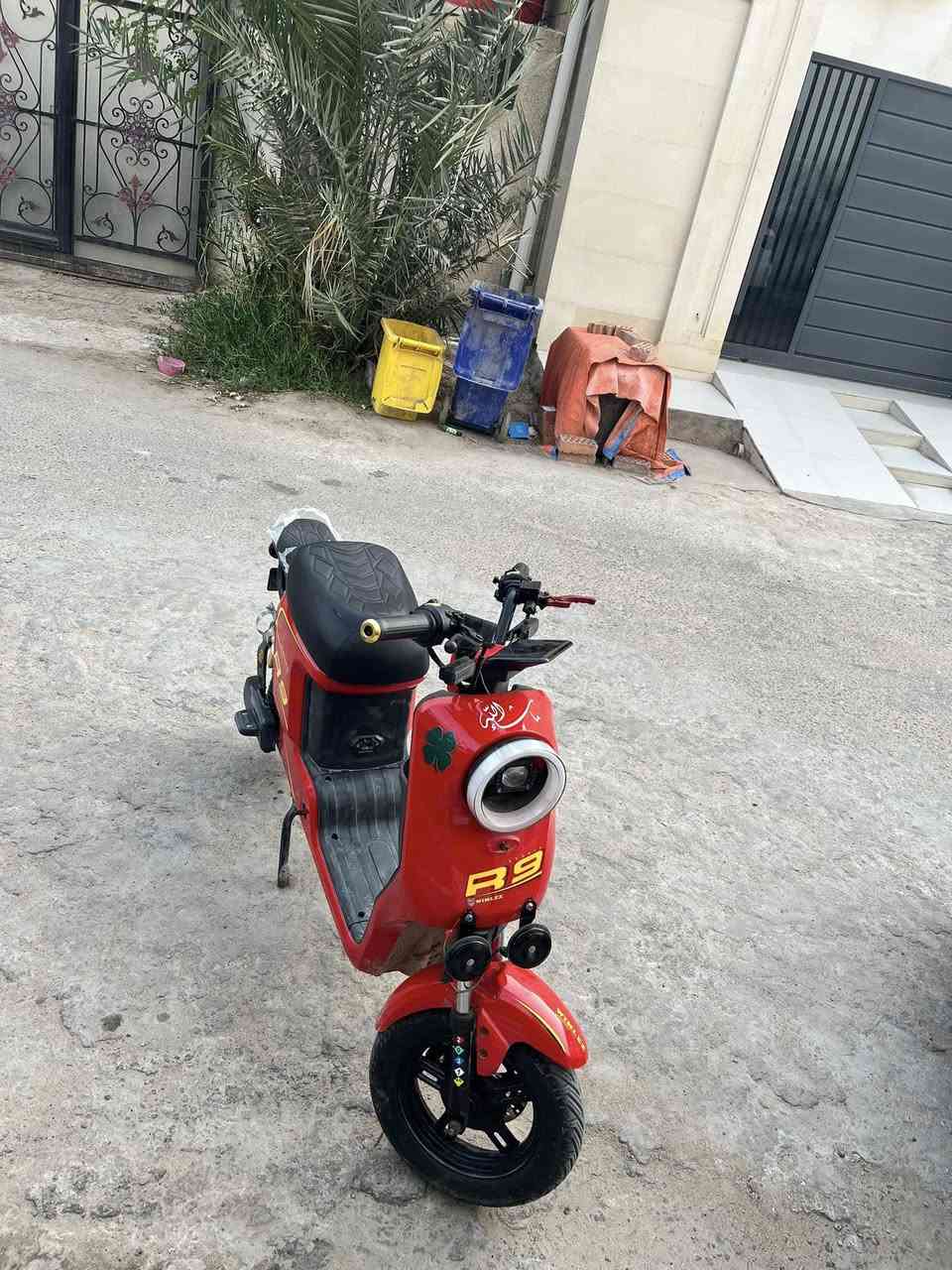 دراجه r9مزوده 6 بطاريات يدات رياضيه 16 أمبير الدراجه كفاله فقط اكو شخط مثل ما موضح بل صوره سعر 450 بيها مجال حك الجيه متواجد فقط واتساب ارقمي ***********
