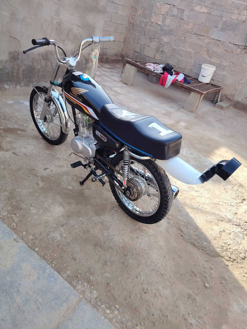 سلام عليكم شباب دراجه للبيع أوراق تعمير شاصي 18 ارشه غراضهه كله ٢٥ مكاني رفاعي سعر ٧٠٠ وبيه مجال
والشراي ينتصل عله هاذه الرقم ***********
