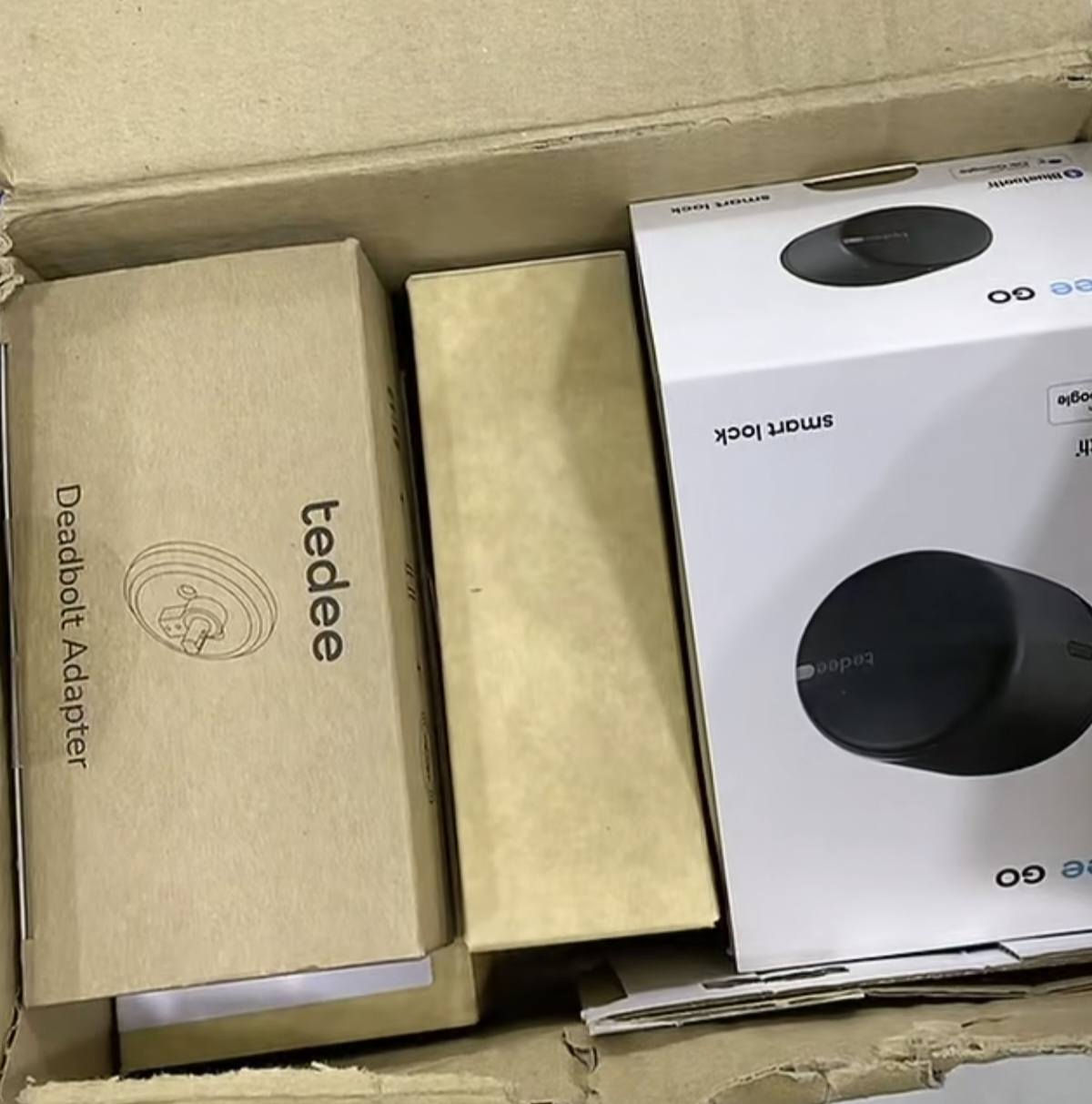 🔥 للبيع قفل ذكي Tedee GO جديد بالكامل 🔥
إذا تريد أمان وراحة أكثر للبيت أو المكتب، متوفر قفل Tedee GO الأصلي مع كامل ملحقاته:

✅ القفل الذكي Tedee GO ✅ Tedee Bridge للتحكم عن بُعد عبر الإنترنت ✅ مثبت القفل (Adapter) ✅ الشاحن والملحقات الأصلية ✅ جديد ولم يُستخدم

⭐ التحكم بالباب من الهاتف ⭐ فتح وإغلاق عن بُعد ⭐ إشعارات فورية وسجل للدخول والخروج ⭐ جودة أوروبية ممتازة

📦 الحالة: جديد 📩 للاستفسار والسعر مراسلة الخاص.


**إذا كنت صاحب هذا الإعلان وتريد حذفه لأي سبب، رجاءا أرسل رسالة إلى الدعم الفني**