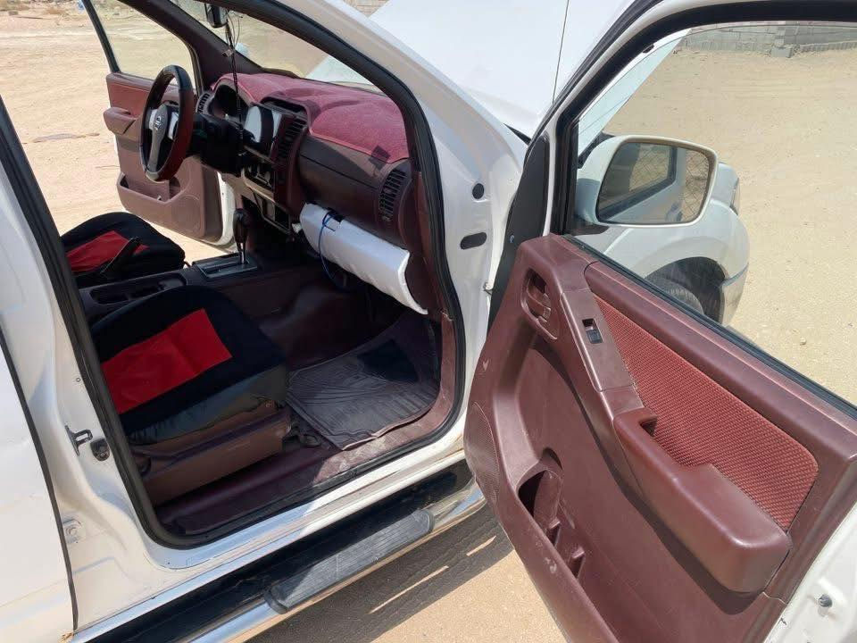 السلام عليكم سياره للبيع نيفاره 2008 اوتماتيك سنويه ب.اسمي رقم انكليزي 
تحويل ثاني يوم 
سياره تنقص 
ب80 وبيه مجال بسيط جدا 
المو شراي لا يخابر والي يكسر بسعرها لا يخابر 
بصره خور الزبير 
***********
