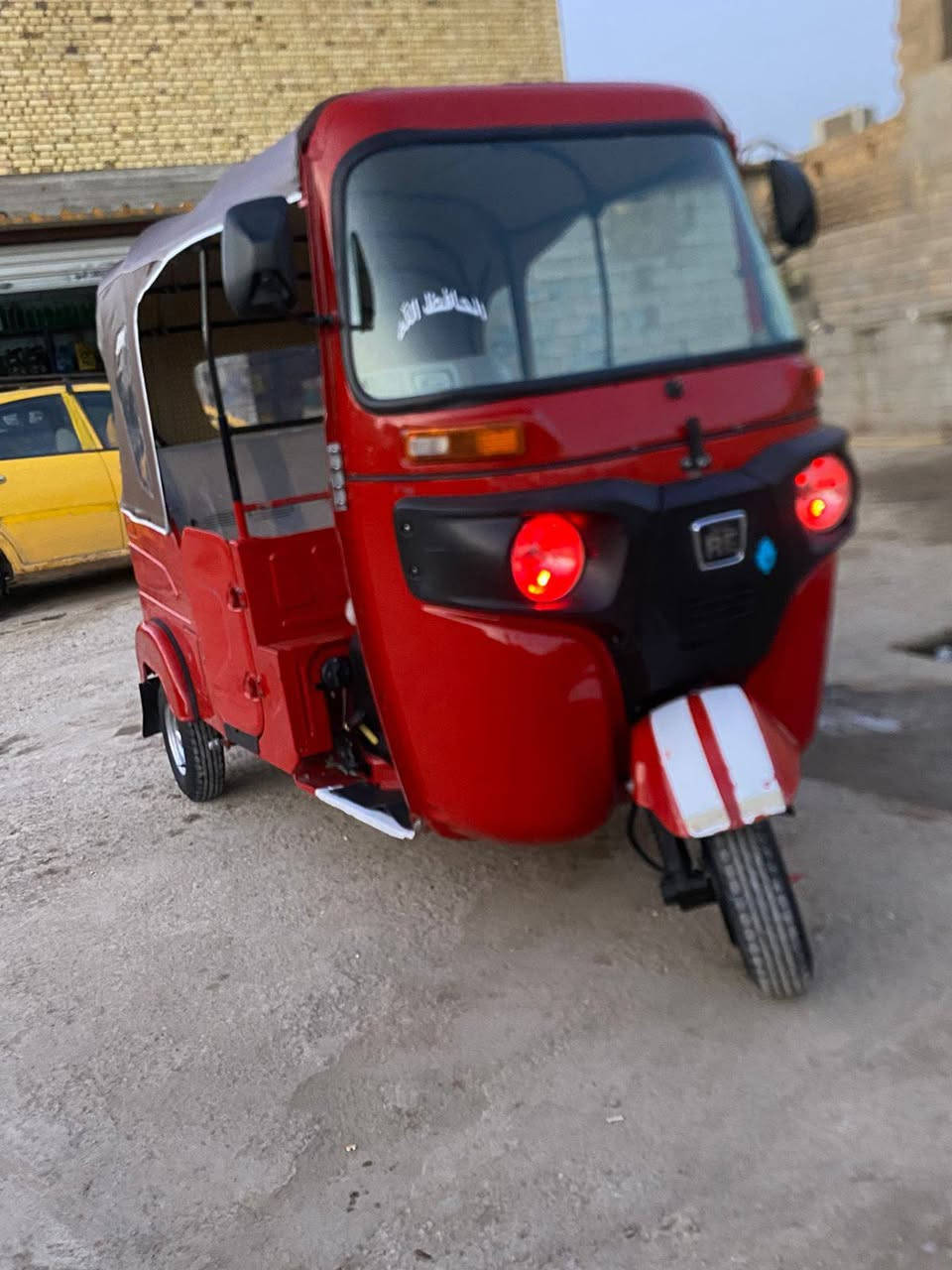 السلام عليكم تكتك ٢٢ رقم وسنويه انكليزي كفاله عامه
***********
