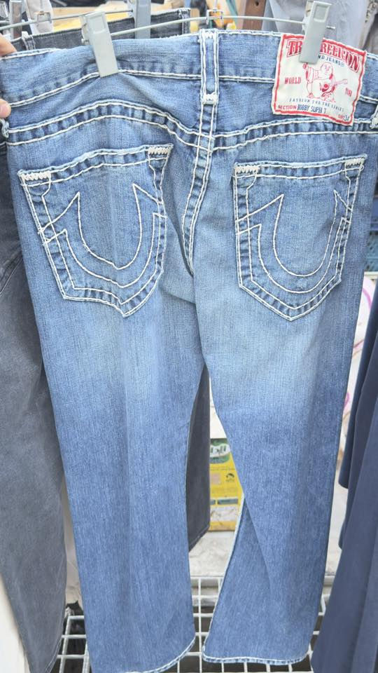 السلام عليكم ترو امريكي اصلي قياس ٣٤ نظافة ١٠/١٠ السعر ٢٥


**إذا كنت صاحب هذا الإعلان وتريد حذفه لأي سبب، رجاءا أرسل رسالة إلى الدعم الفني**