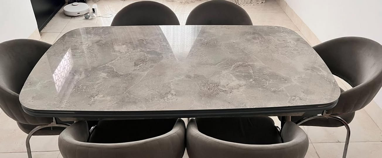 ميز طعام كبير 6 كراسي مستخدم قليل نظيف جدا بدون اي ضرر او خدش للبيع سعر الجديد تقريبا 650￼ الف السعر المطلوب 350 الف للتواصل واتساب ***********
