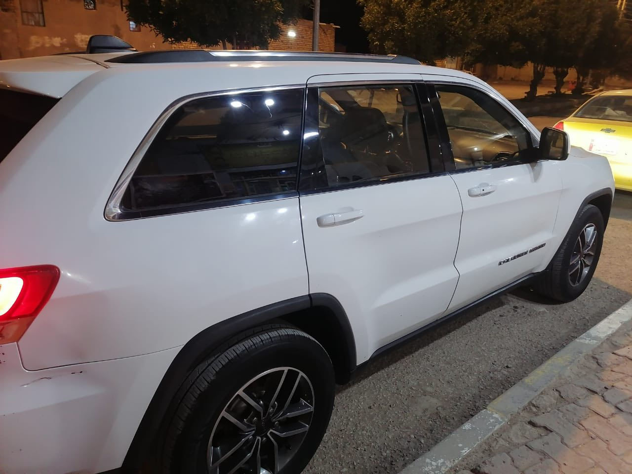 سلام عليكم جيب البيع موديل 2020 تخم تاير حداديه بيه جملغ وبنيد سياره مال بيت مروس وبيع سعر 220 مكان دوانيه ***********
