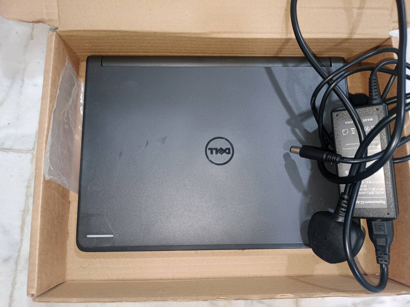 حاسبه DELL للبيع نضيفه استعمال قليل كلش مع شاحنه سعر الحاسبه 50الف قفل