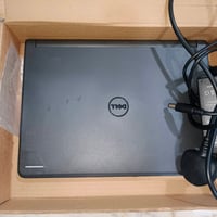 حاسبه DELL للبيع نضيفه استعمال قليل كلش مع شاحنه سعر الحاسبه 50الف قفل