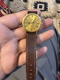 ساعات • للبيع