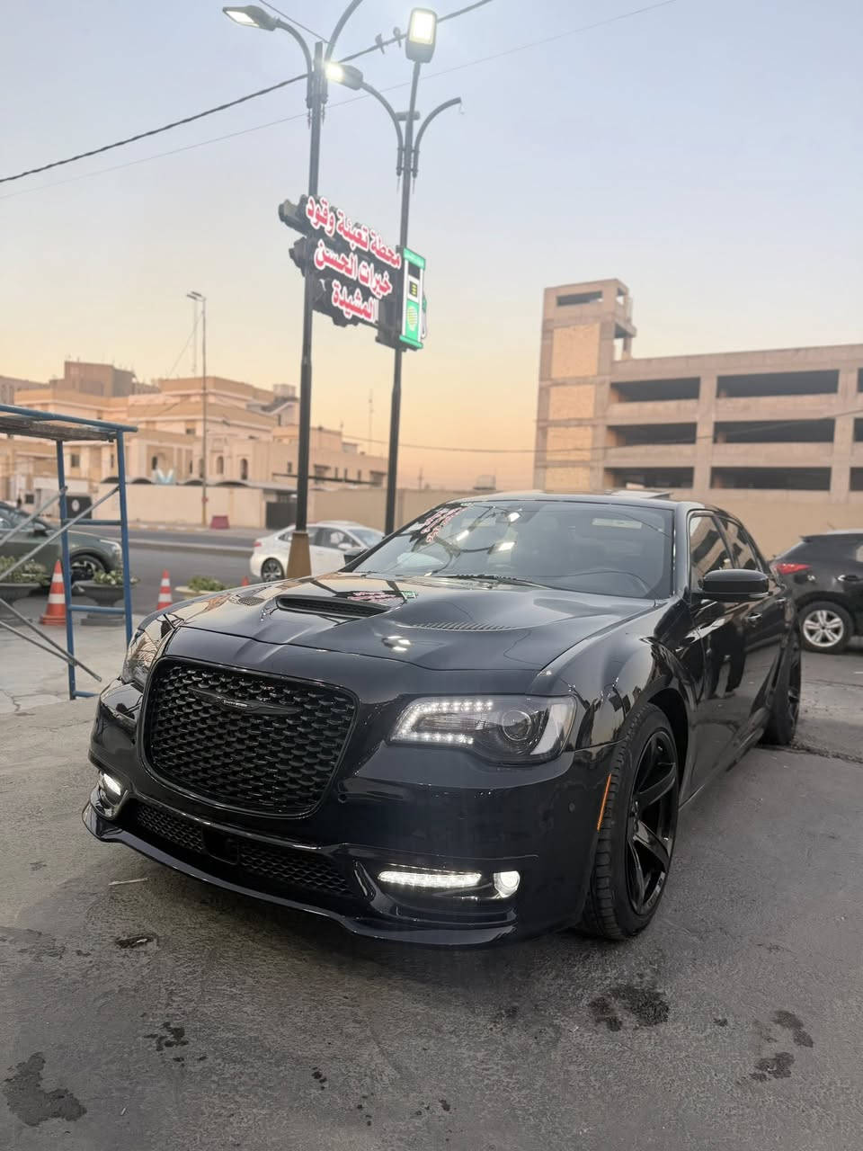 السلام عليكم كرايسلر اوباما Sسياره اعلى مواصفات موديل 22. 
كشنات تدفئة تبريد امامي خلفي +الستيرن. كشن خزن ميموري 
مري قلاب ويه البك برده خلفيه كهربائيه محرك 5700. سياره خير من الله حادثها  بنيد مبدل وجاملغات مبدلات اصليات نفس اللون والغد الايسر صاير بي تعديل ولحيم وبداية اللغد الايمن معدل وصابغي. تكمة سايق مرشوشه كلير بأمريكا وقابل للأزاله يعني لاضربه ولامعجون ولا اي شي بيها سياره بيها شوي بارد  بالقماره من يم بنوراما بينته بالصور 
رقم اربيل بأسمي سنويه وهزه جديده مكاني بغداد حي القاهره اخوان ذكرت كل التفاصيل رقمي ***********. تبريد منضومة جديده وصدر جديد ومحرك وكير خير من الله بيها منضومة غاز حكوميه بعدها بالضمان سعرها 220وبيها مجال. بيها كزوز بوابات صور الحادث داخل المنشور

