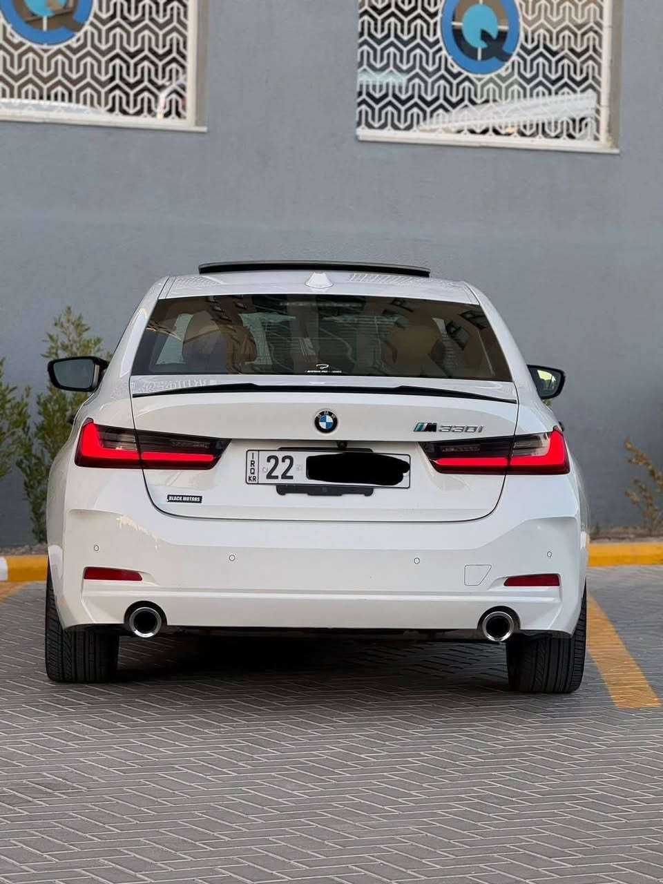 BMW 330i
موديل 2023 
الشكل الجديد 
الداخل الجديد شاشه متصله
السياره فول مواصفات 
🔴فتحة سقف 
🔴كشنات كهرباء
🔴كشنات جلد 
🔴كشنات لون قيسي المرغوب 
🔴قطعتين تبريد
🔴بصمة تشغيل
🔴بصمات ابواب 
🔴شاشه متصله 
🔴فول تحكمات 
🔴رادارات بلمري 
وهواي مواصفات بعد
ماشيه 55 
سونار بلمنشور
مكان سيارة بغداد الكرخ 📍
للتواصل
***********
سعر 283$ بيها مجال بسيط بغداد, العراق
