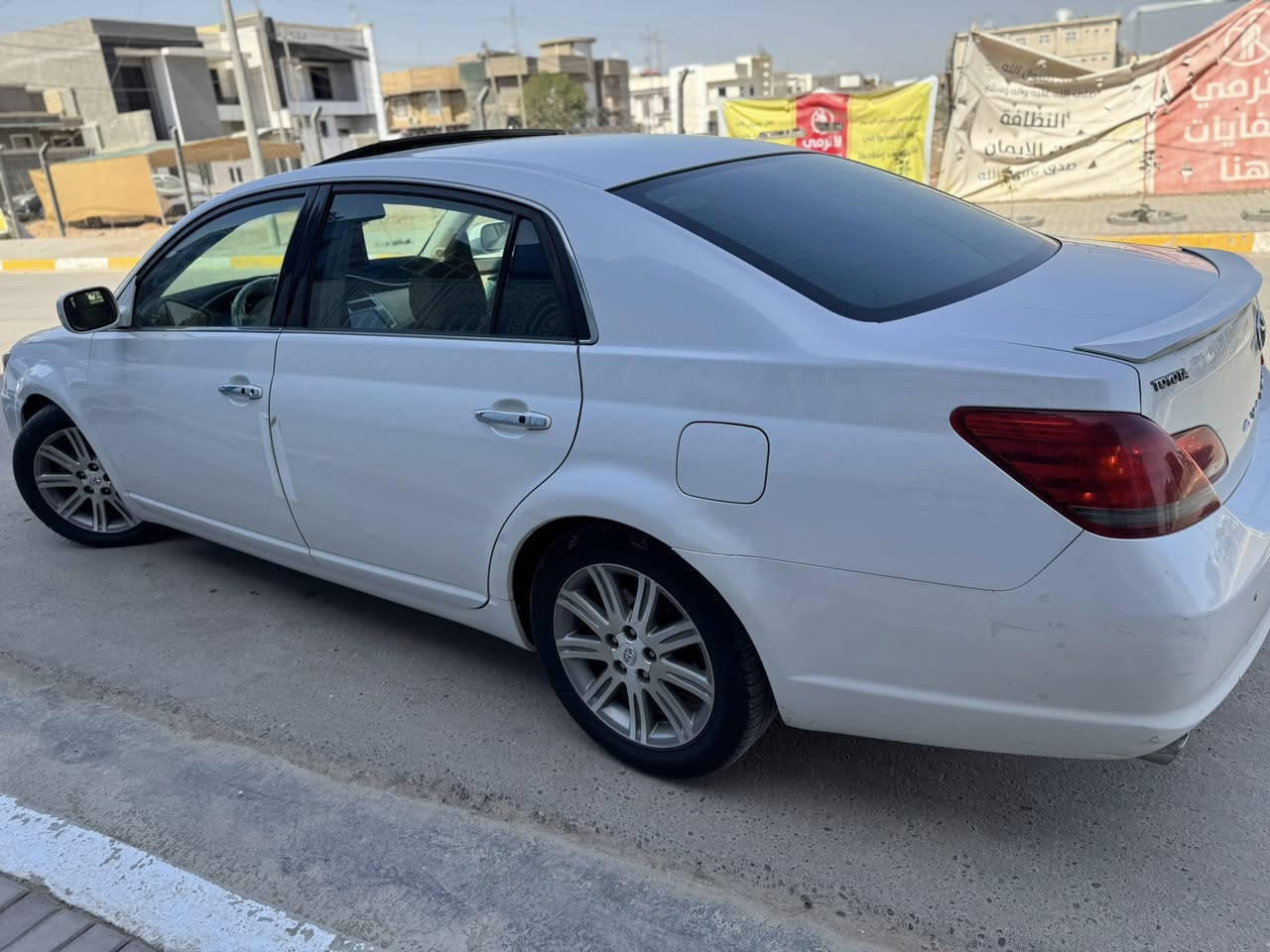 افلون 2008 خليجي 
بدون صبغ 
مكينة جديده مع كامل التفرعات 
تبريد جديد 
حداديه 100‎%‎
بيه باب الصدر مبدله نفس اللون 
بأسمي مكاني الديوانية 
140 
***********
