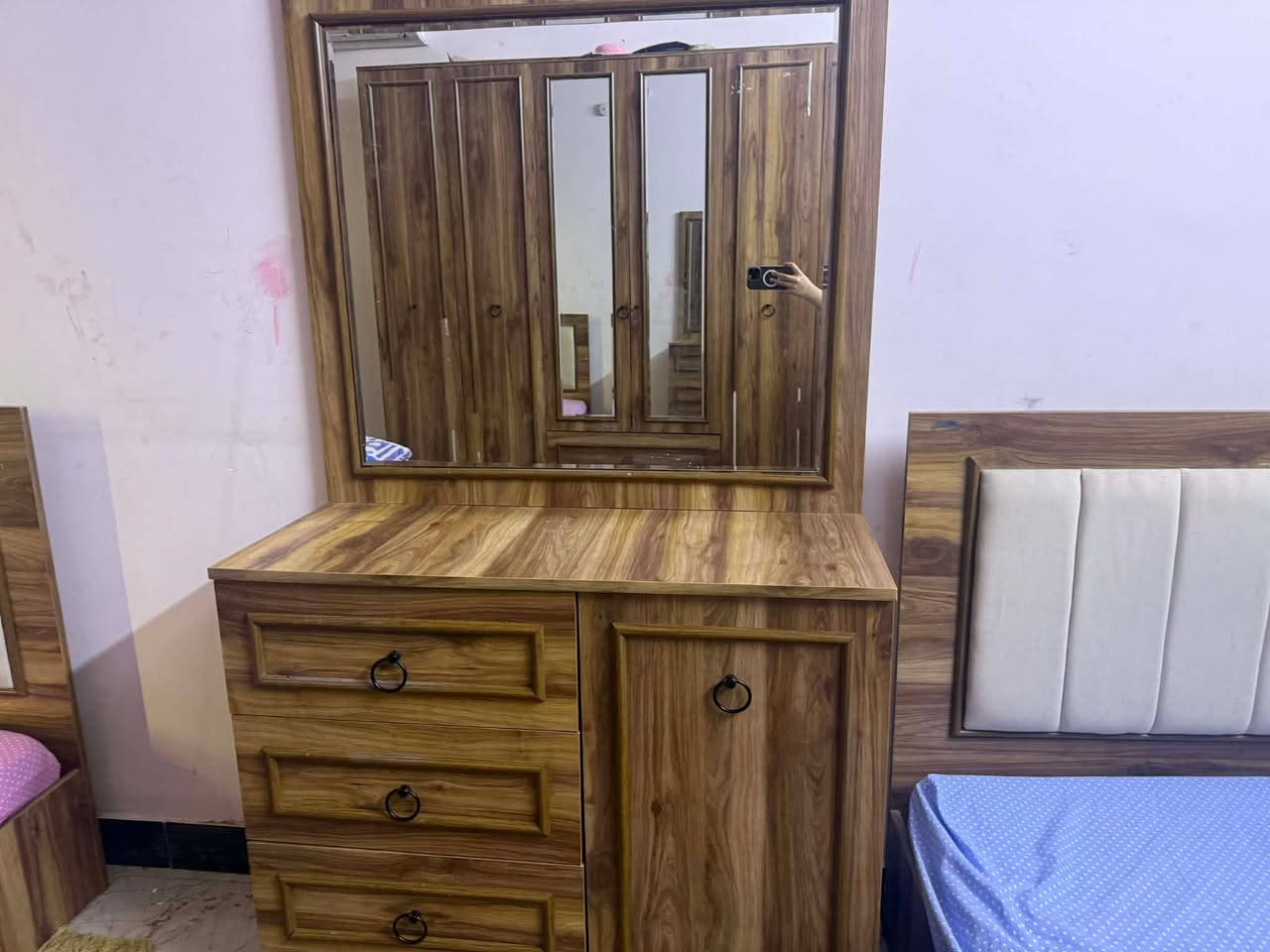 غرفة تركية شبابية من الجشعمي غرفة نضيفة ومابيها ضرر (كمودي ٤ جرارات / كمودي بين سريرين / سريرين /كنتور ٦ باب بالملحق / مير تواليت مرايا ٣ جرارات) الغرفة ب850 الف
العموان بغداد حي جهاد


**إذا كنت صاحب هذا الإعلان وتريد حذفه لأي سبب، رجاءا أرسل رسالة إلى الدعم الفني**