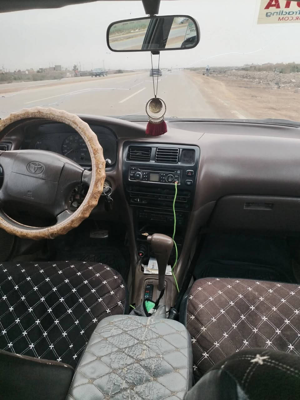 السلام عليكم كورله يسره بلاد  موديل1996 رقم بغداد تحويل ثاني يوم بأسمي محرك 1800  مكانه واسط مركز  سعره 60$وبيه مجال رقم الهاتف ***********
