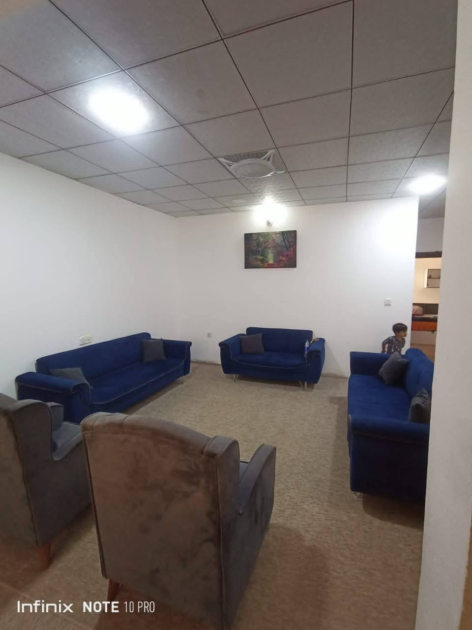 بيت للبيع في مجمع ئافاس Vip ( ١٦٠ متر ) مؤثث بالكامل بس جيب ملابسك واسكن موقع ممتاز يتكون من غرفتين نوم وصالة وحولي ومطبخ وصحيات منفصله وحديقة وكراج ويبعد عن سوق شقلاوة( ٣ ) دقائق ويسجل باسم كل من يحمل الجنسية العراقية وبسعر(( ٤ )) دفاتر و (( ٣٠ )) ورقة


**إذا كنت صاحب هذا الإعلان وتريد حذفه لأي سبب، رجاءا أرسل رسالة إلى الدعم الفني**