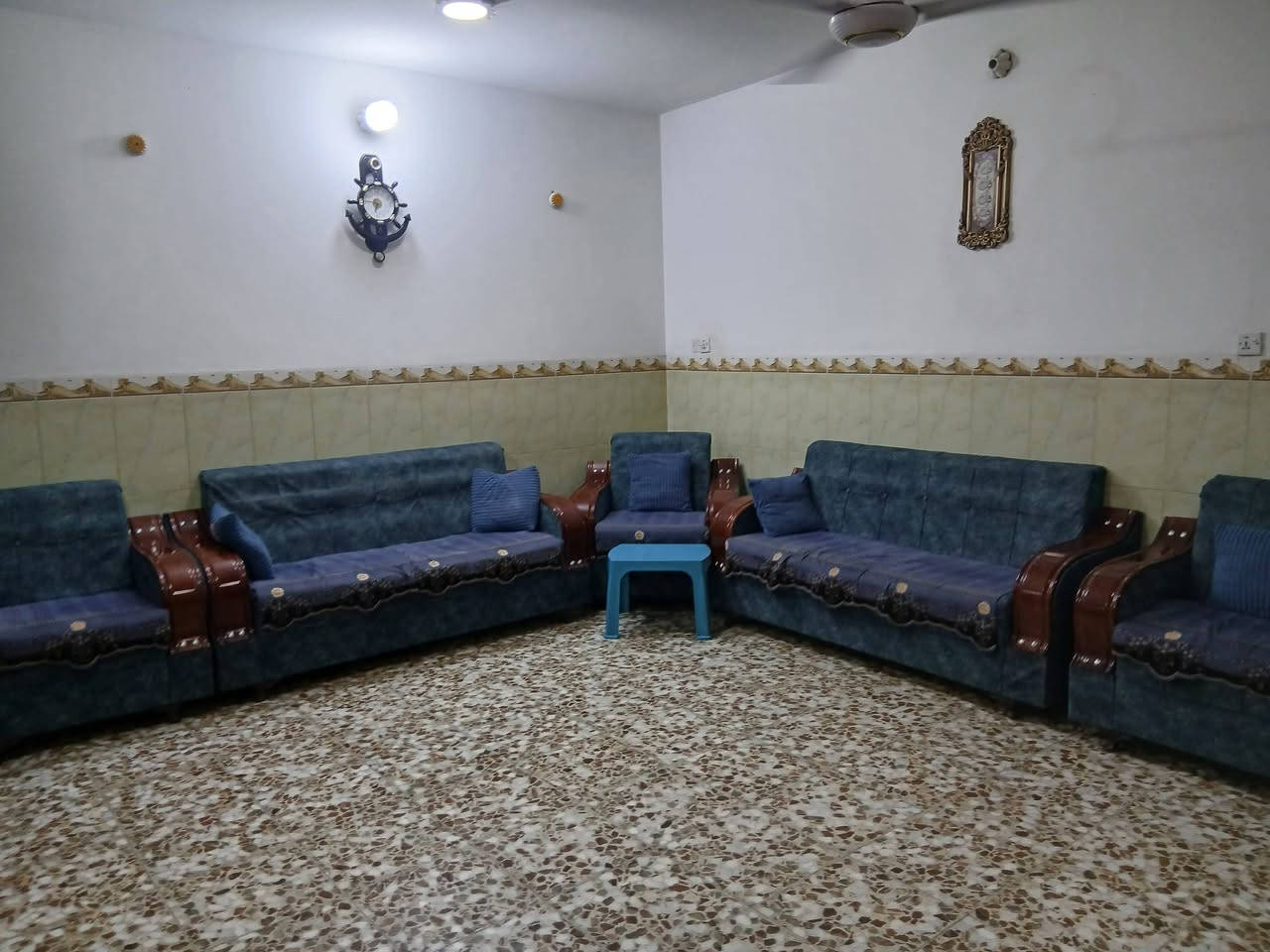 سلام عليكم عندي البيت للبيع مساحه160بناء حديث شارع30قرب مدرسه ابن ادريس اتصال ع رقم*********** حي العسكري
