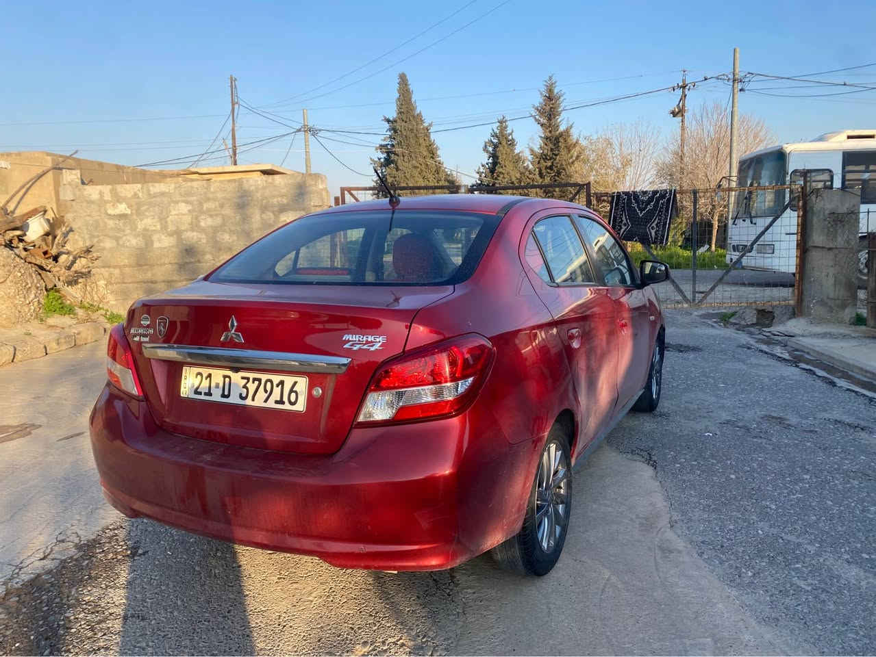 میراج مۆدیل ٢٠١٩ گیر تماتیک و چوارجام کارەبا و ئاوینە کارەبا و شاشە و کامیرا و ABS و تراکشن و سوکان فولیوم و تحدید سورعە سیارەکە ٣ سبوغە لەگەل نیو دۆسە سونەرم دانایە لەگەل دەعمی امریکا بێ ژۆرێیە پێشی قنجەکی زۆر کەمی هەیە ئیرباگی سوکان تەقیە گیر و مکینە و تەبرید بەشەرت جرکەی تیدا نیە بەسعری لانسەرەکی دەفرۆشم تحویل وەکالە بەشەرت نرخی تەنها ٧٥ وەرەقە و کەمیک مجال شوین هەولیر *********** أربيل, العراق
