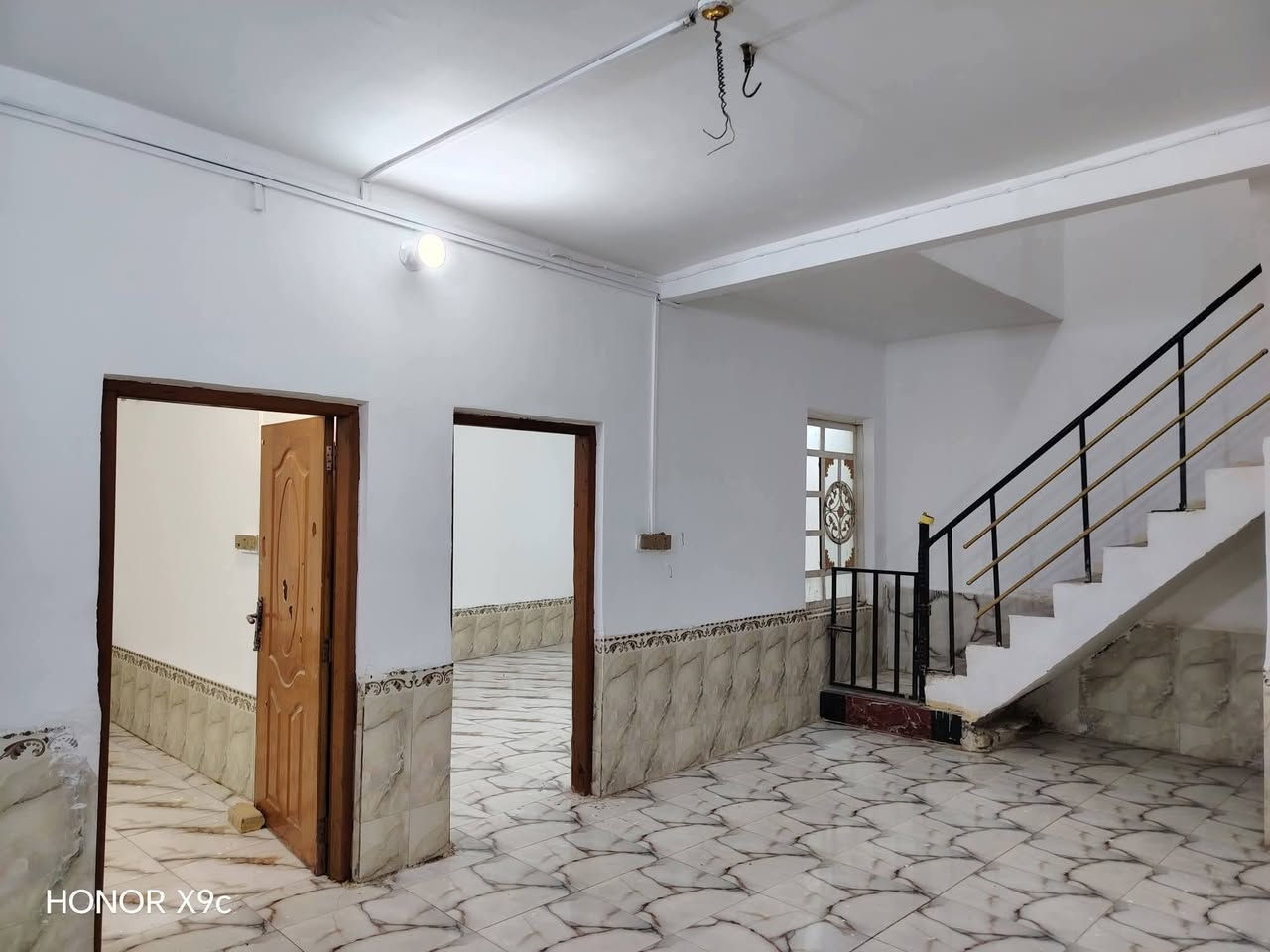 بيت زراعي بسديناويه قرب الدله
مساحه ١٥٠م

 غرفتين وصاله ومطبخ ودوانيه وحمامات داخليه وخارجه

 بيت جديد ونضيفه  فارغ حاليا جاهز للسكن

سعر مناسب جداََ جداََ جوه السوك 

***********
