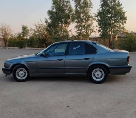 سليمانية
525
موديل 1990
صبغ عام 
سنوي 2028
رقم سليمانية جديدة 
سعر 55مجال
***********
