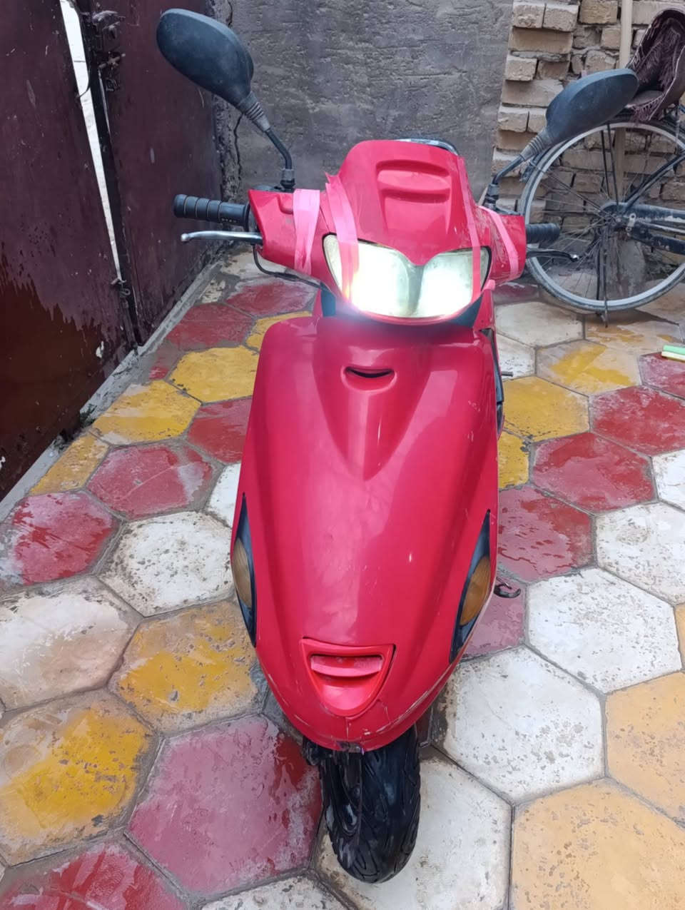 السلام عليكم فراشه للبيع  مفتوحه دراجه تاير وباتري وكابريته جديد كهربائيات كله شغاله سلف شغال نكره سعر 250 وبيه مجال مكان القاسم.  ***********
