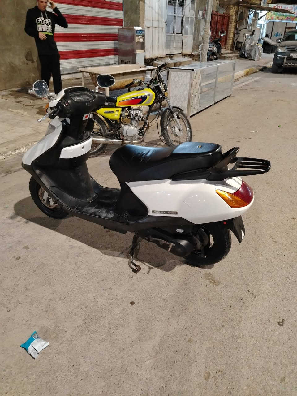 سلام عليكم سبيسي كفرات اصليه بس الامامي ياباني بس مو شركه مكينه رايمر اول مره جديد دراجه خير من الله ماعوزه كل نقص سعره 550 وبيها مجال
***********
