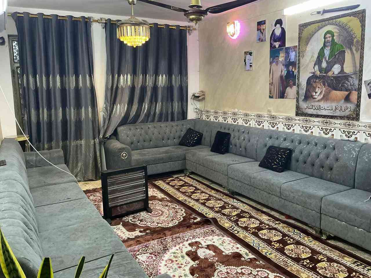 السلام عليكم بيت للبيع الشعله قطاع ال 10 شارع سيد شناوه 160 متر طابقين ترميم جديد طابق اول مسلح ثاني عكاده مدخل البيت ساحه مع حديقه استقبال مع غرفتين نوم طابق ثاني 3 غرف نوم مع ملحقاتهن وسطح للاستفسار من صاحب البيت *********** علمآ اني مكلف بالنشر
