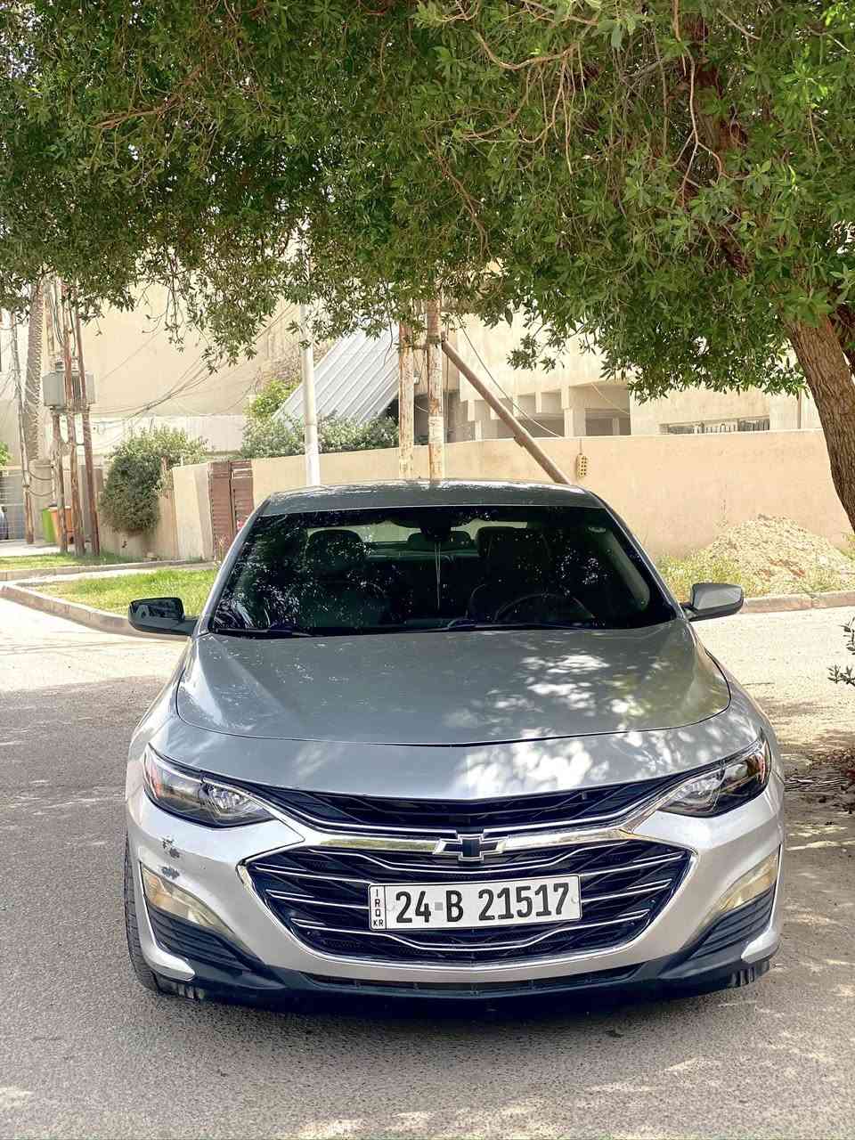 السلام عليكم 
🔴:ماليبو 2022 Lt2 وارد امريكي على ايدي السياره من المزاد لبغداد 
🔴:محرك السياره 1500 turbo
🔴: كير وميكنه مكفولات السياره جديد حادثها جاملغ وربع البنيد 
🔴:ماشيه 72 ميل
المواصفات
🔴:كشنات كهرباء وجلد -تشغيل عن بعد 
🔴:تبريد قطعتين 
🔴: تحكم ستيرن جهتين
🔴:بصمة تشغيل 
🔴: شاشة جبيره لمس بلادي تدعم- Apple carply-android auto 
‏🔴: auto stop 
🔴:هاند بريك بصمه كهرباء
🔴: نقطه عمياء -تحديد مسار -مثبت سرعه-مانع انزلاق
🔴: تدفئه كشنات 
🔴:هيتر ستيرن 
💵: السعر 100 وبيها مجال 
☎️: *********** للاستفسار اكثر تواصل على الرقم
