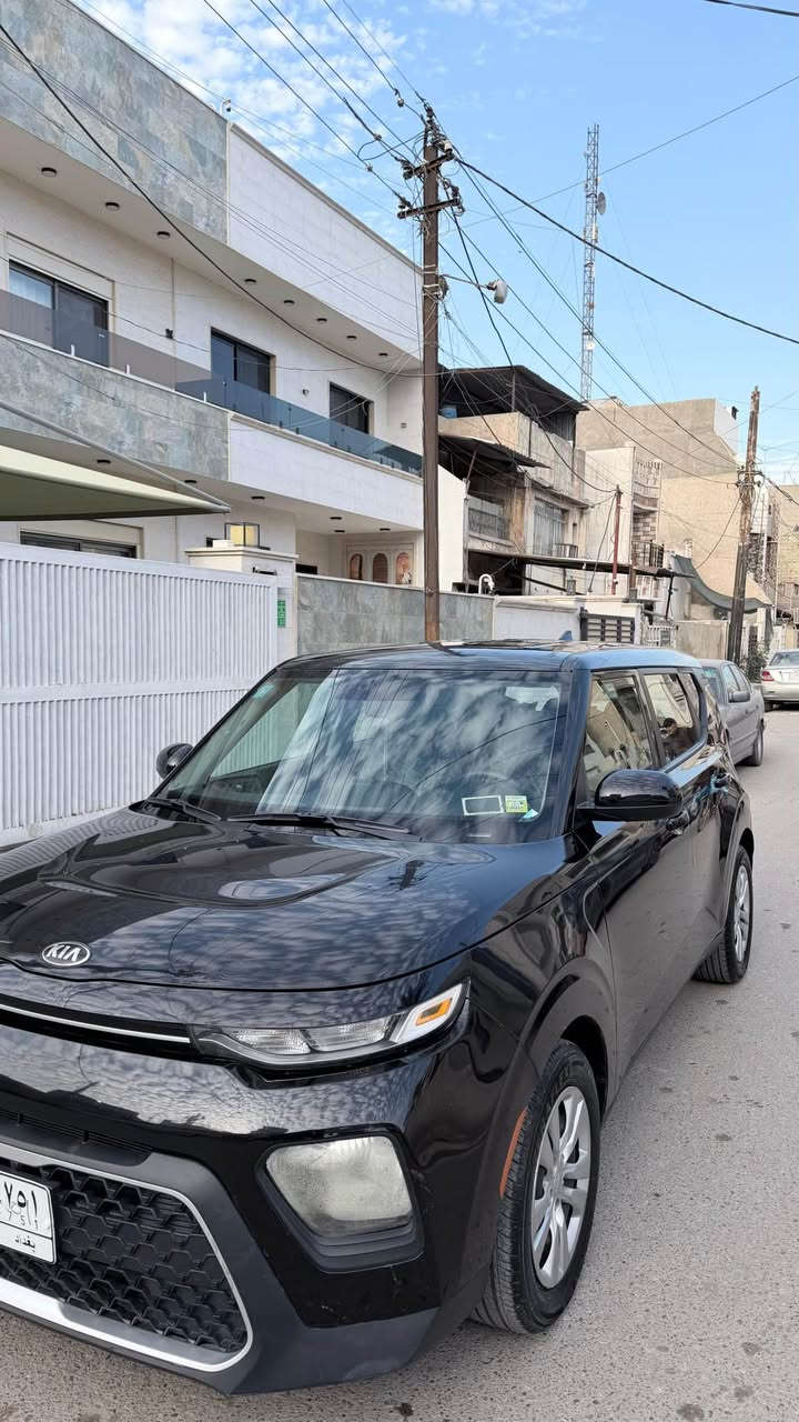 السلام وعليكم 
للبيع او المراوس 
صول 2021 
حادثها 4 قطع جاملغ امامي و باب جهة السايق
و جاملغ خلفي و باب خلفي عكس السايق
مواصفاتها :
شاشة جبيرة
تحكمات ستيرن
اوتو ستوب
وضعيات قيادة
ماشية 41 الف كيلو
مكاني بغداد كم سارة
السعر 133 وبيها مجال 
***********
*********** بغداد, العراق
